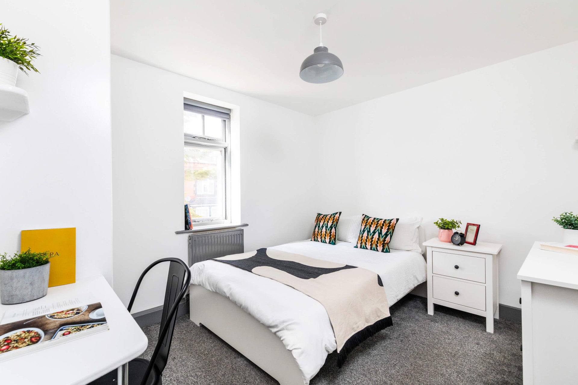 Room Ash Road in Leeds