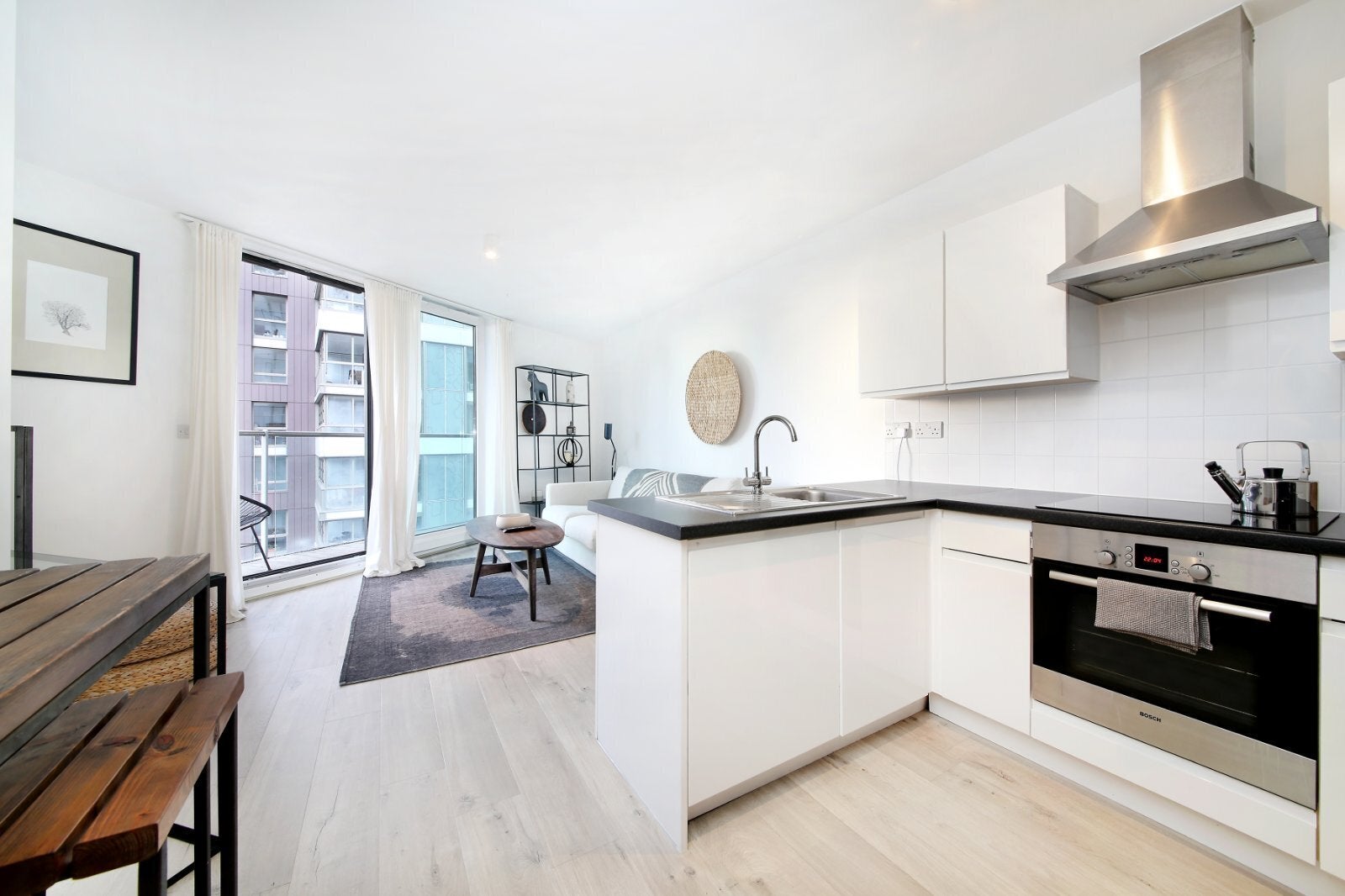 Flat Queenstown Road in Greater London