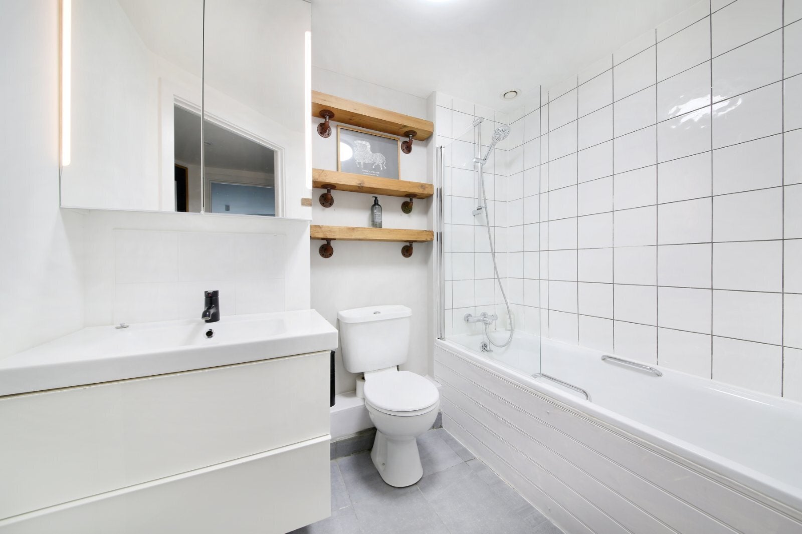 Flat Queenstown Road in Greater London