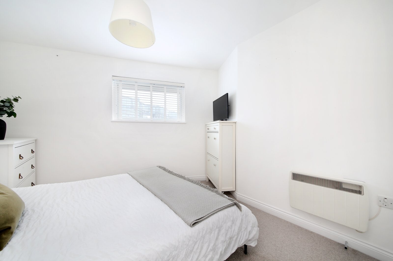 Flat Queenstown Road in Greater London