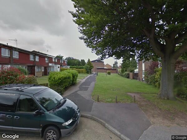House Moyle Close in Rainham
