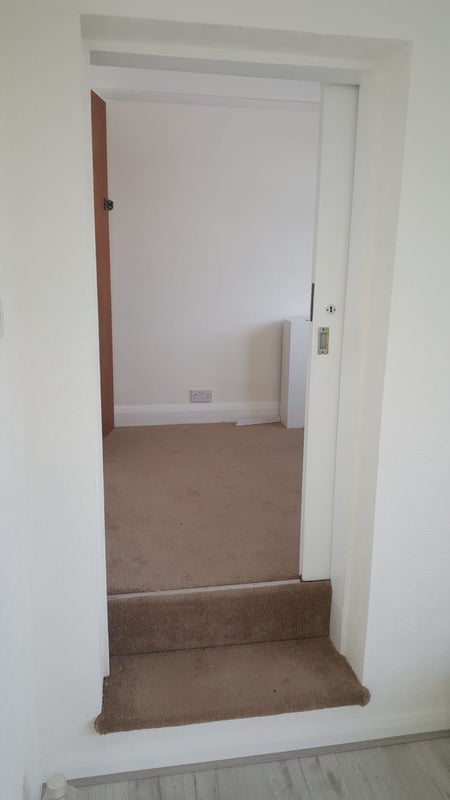Room Rowantree Road in Greater London