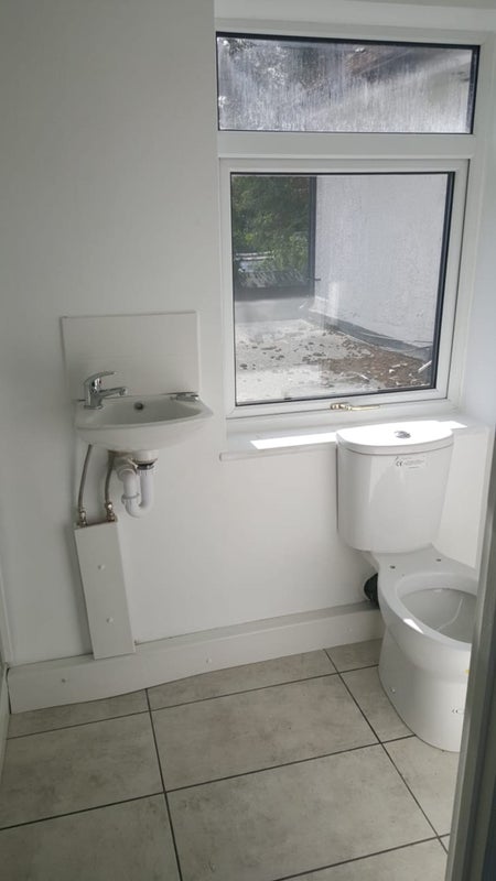 Room Rowantree Road in Greater London