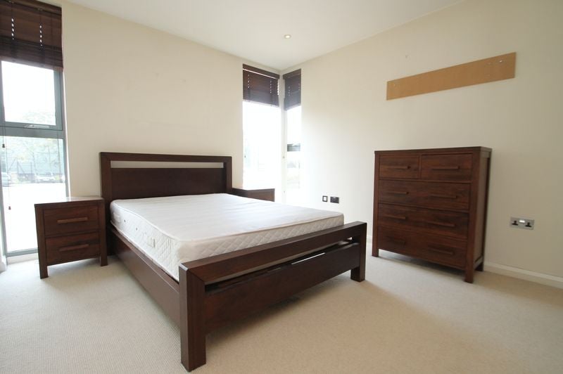 Flat Whippendell Road in Watford