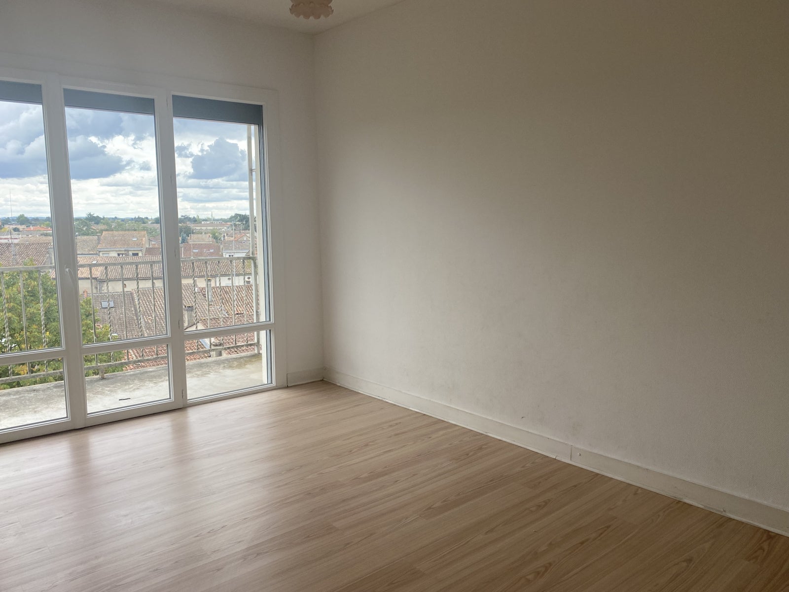 Flat Place De La Couronne in Marmande
