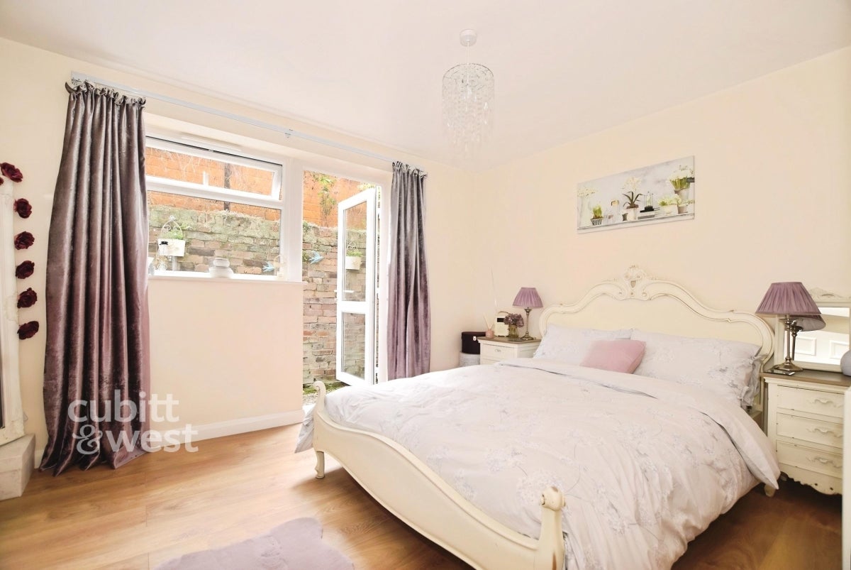 Flat Newton Road in Tunbridge Wells