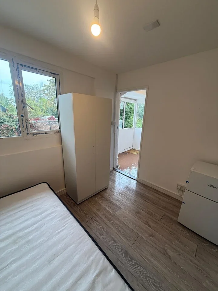 Room Dolman Close in Greater London