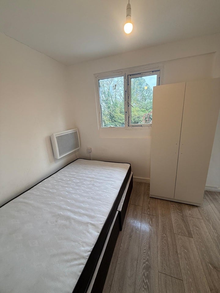 Room Dolman Close in Greater London