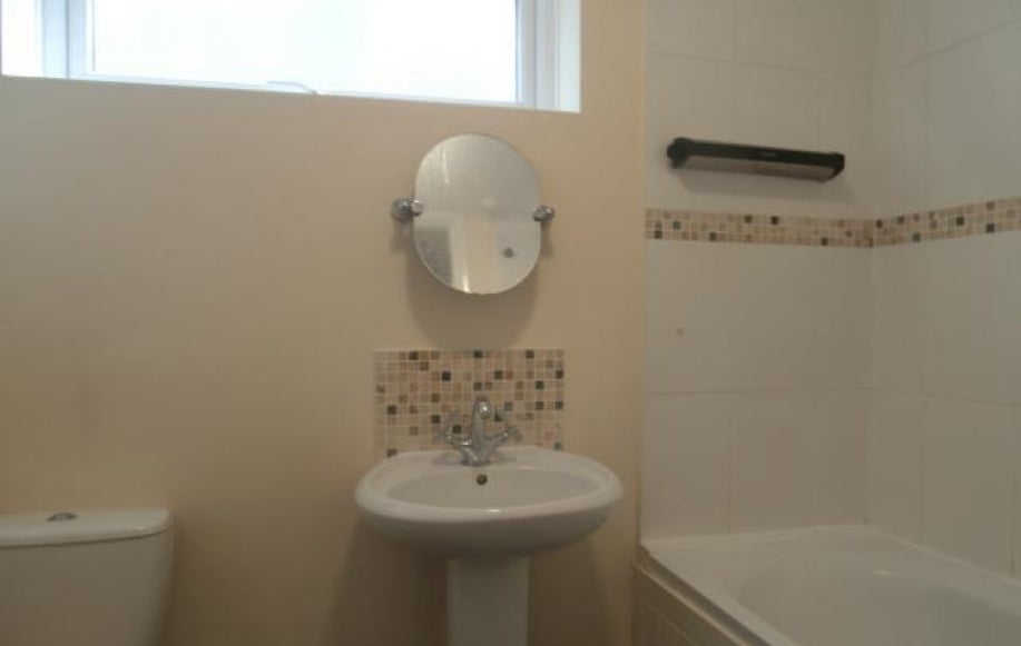 Flat Westcote Road in Reading