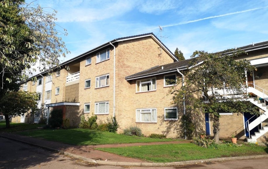 Flat Westcote Road in Reading