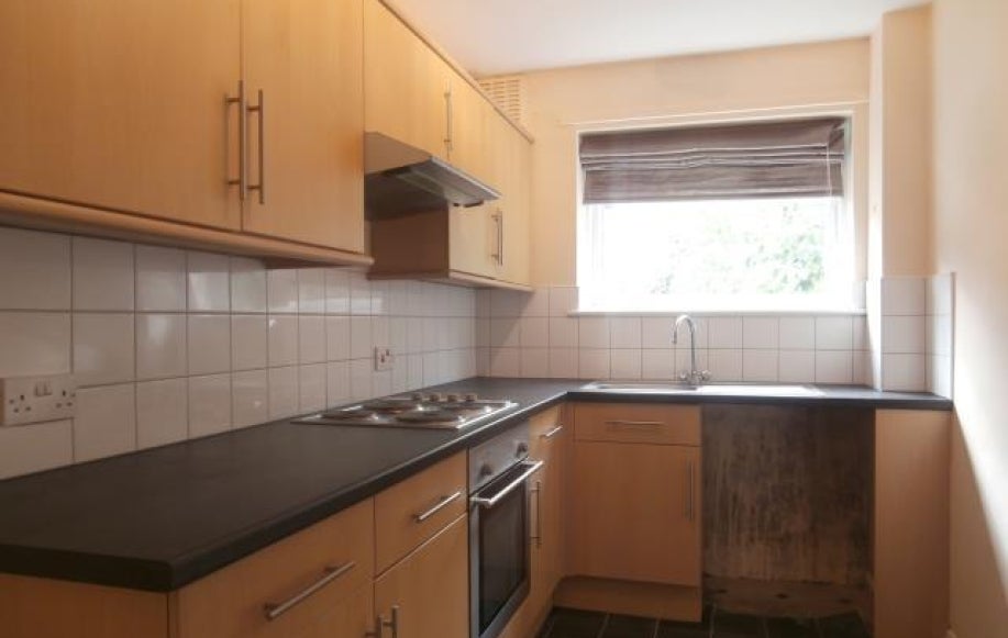 Flat Westcote Road in Reading