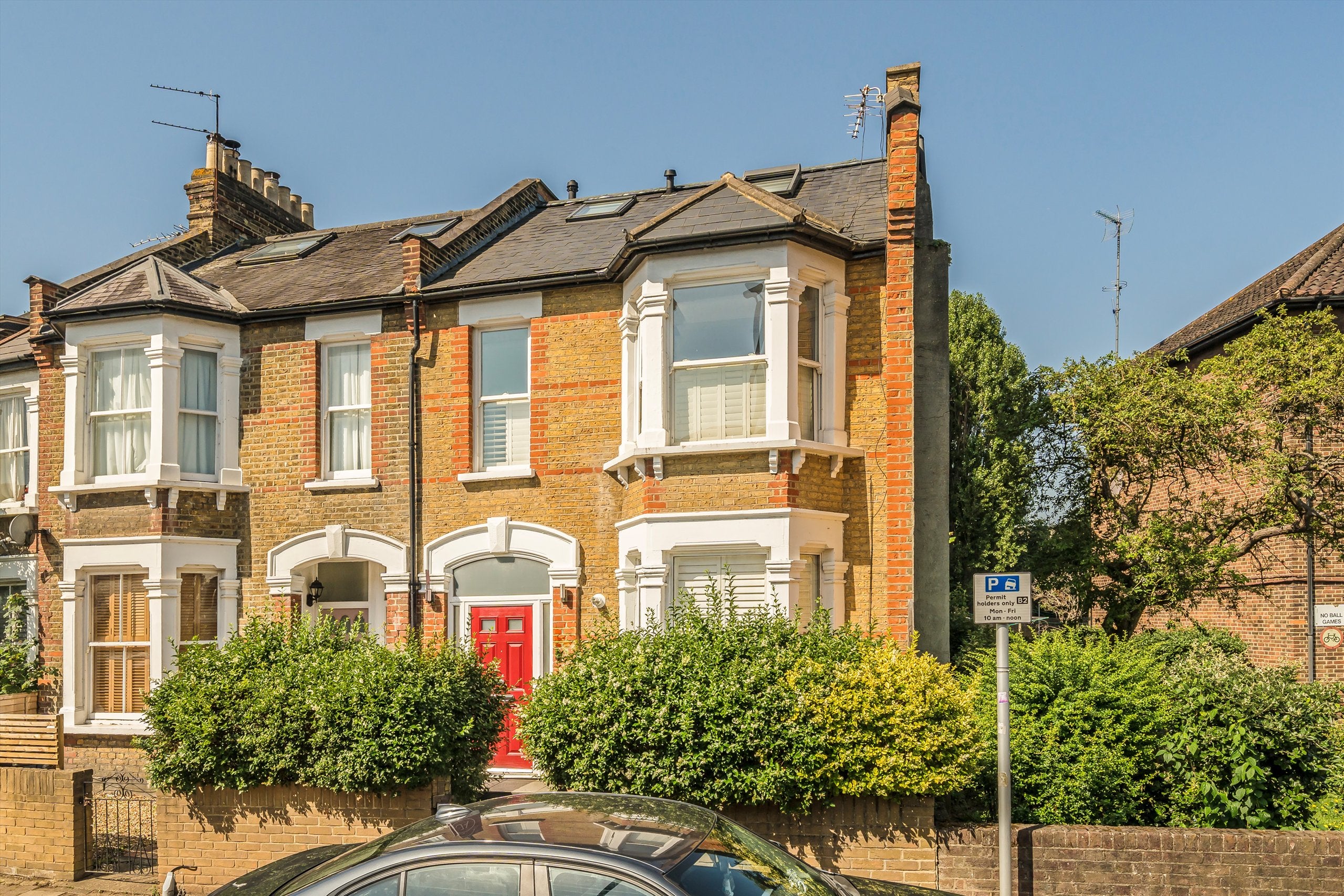 House White Hart Lane in Greater London