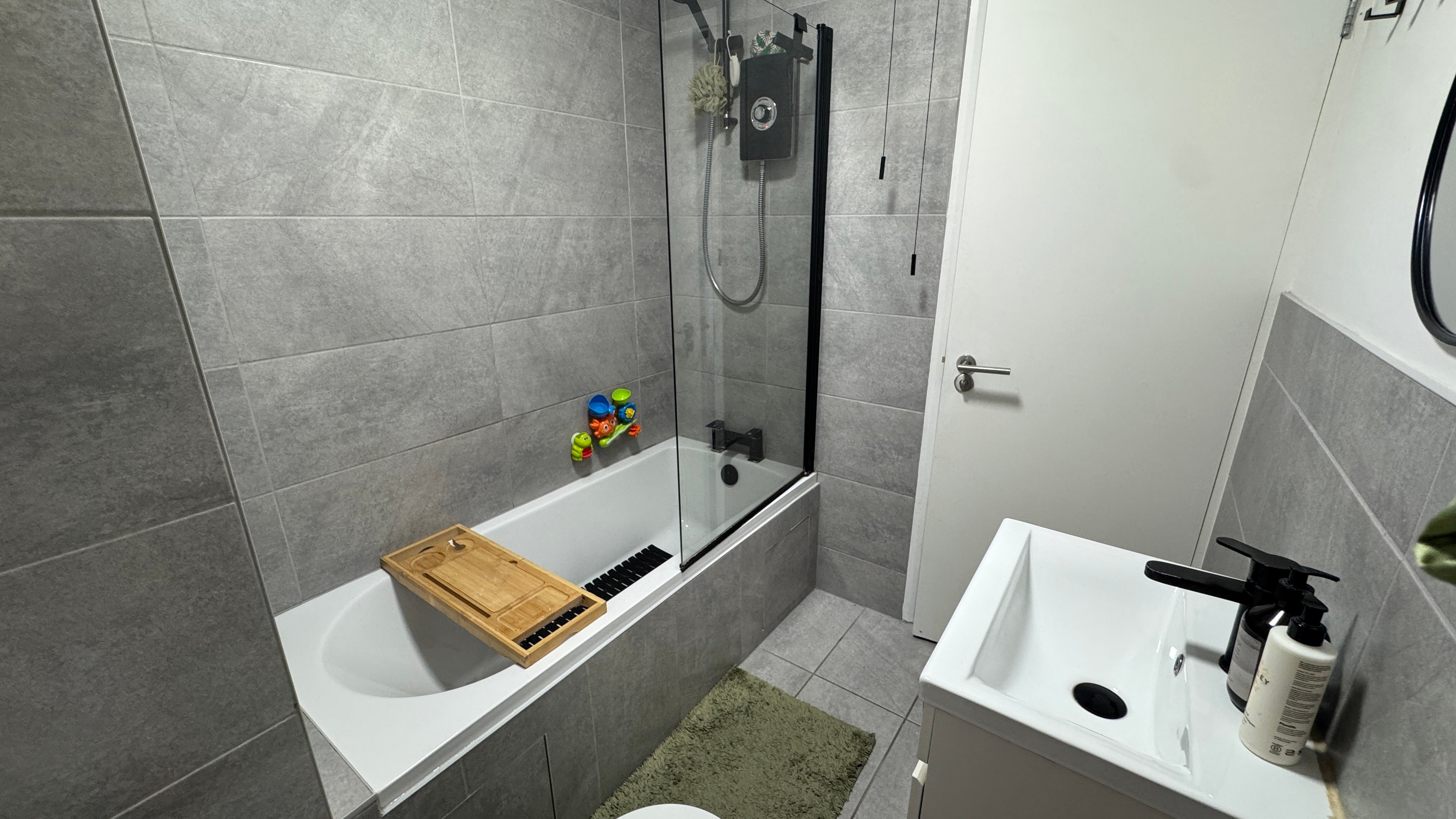 Flat Westleigh Avenue in Southend-on-Sea