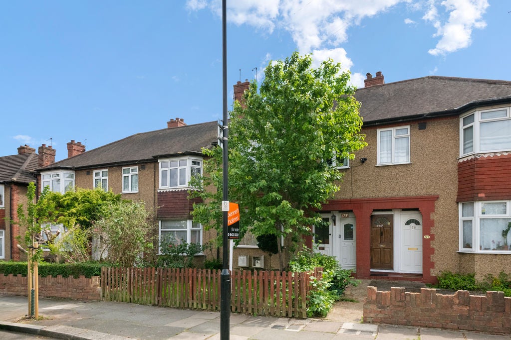 Flat Carr Road in Greater London