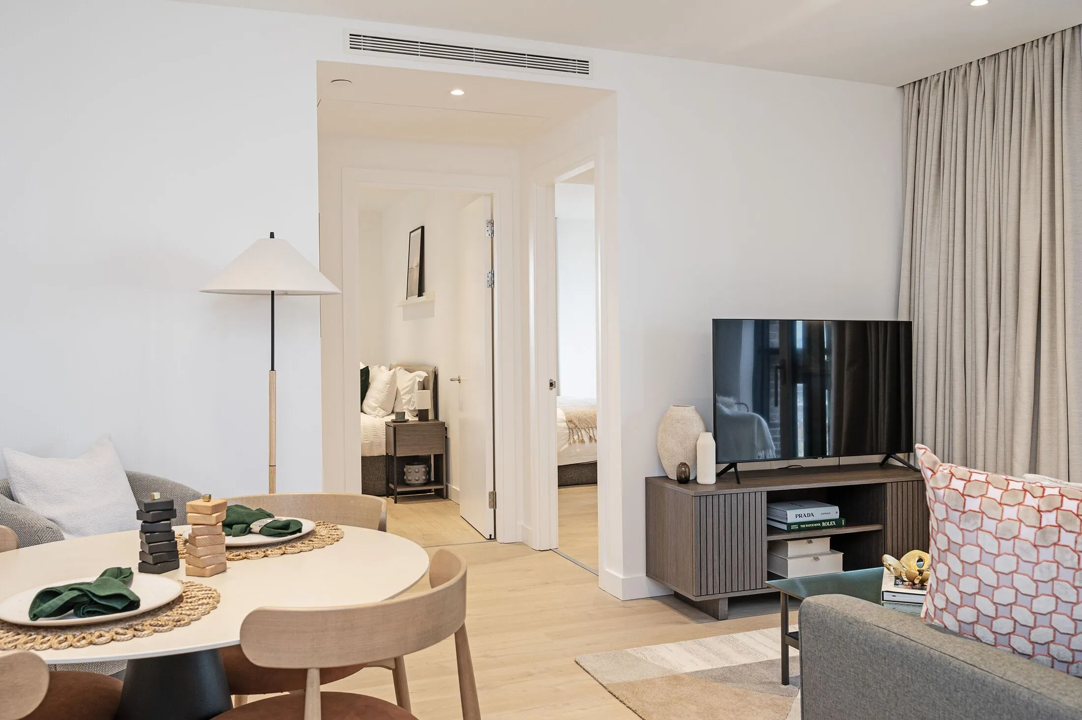 Flat New Drum Street in Greater London