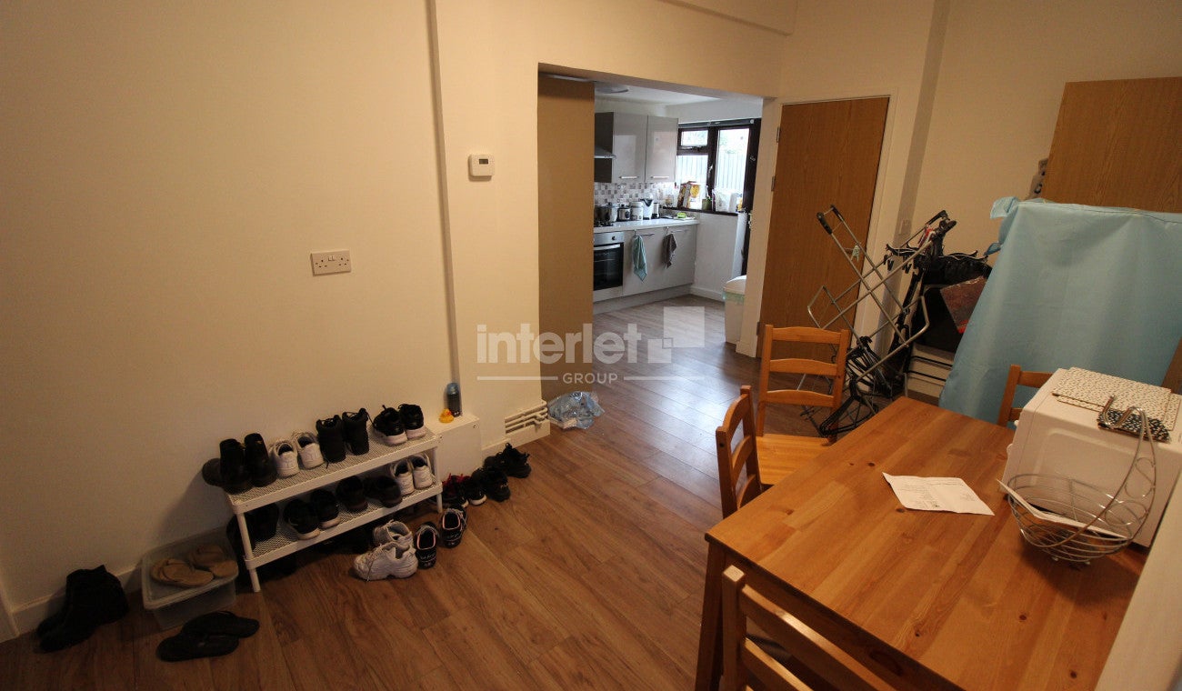 Flat Coburn Street in Cardiff