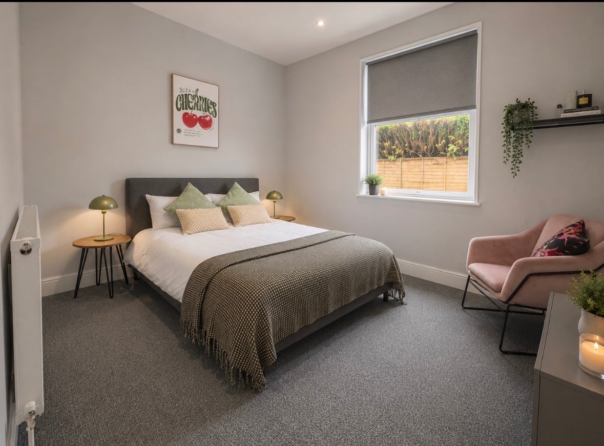 Room Whitworth Road in Swindon