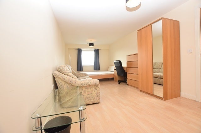 Flat Westfield Terrace in Sheffield