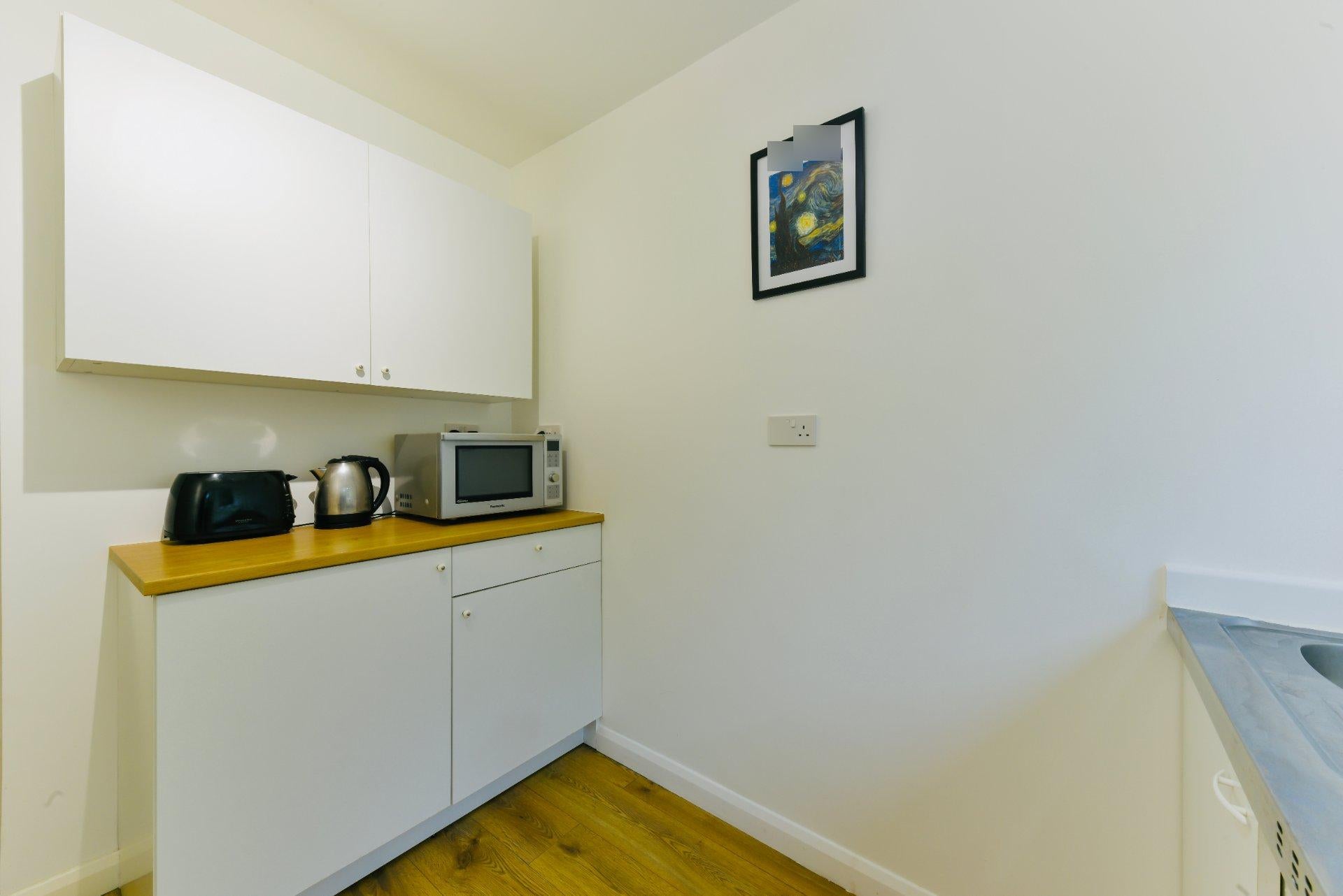 Flat Downsway in Greater London