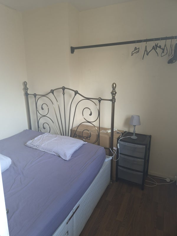 Room Warrens Hall Road in Dudley