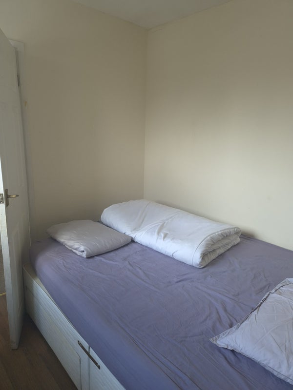 Room Warrens Hall Road in Dudley