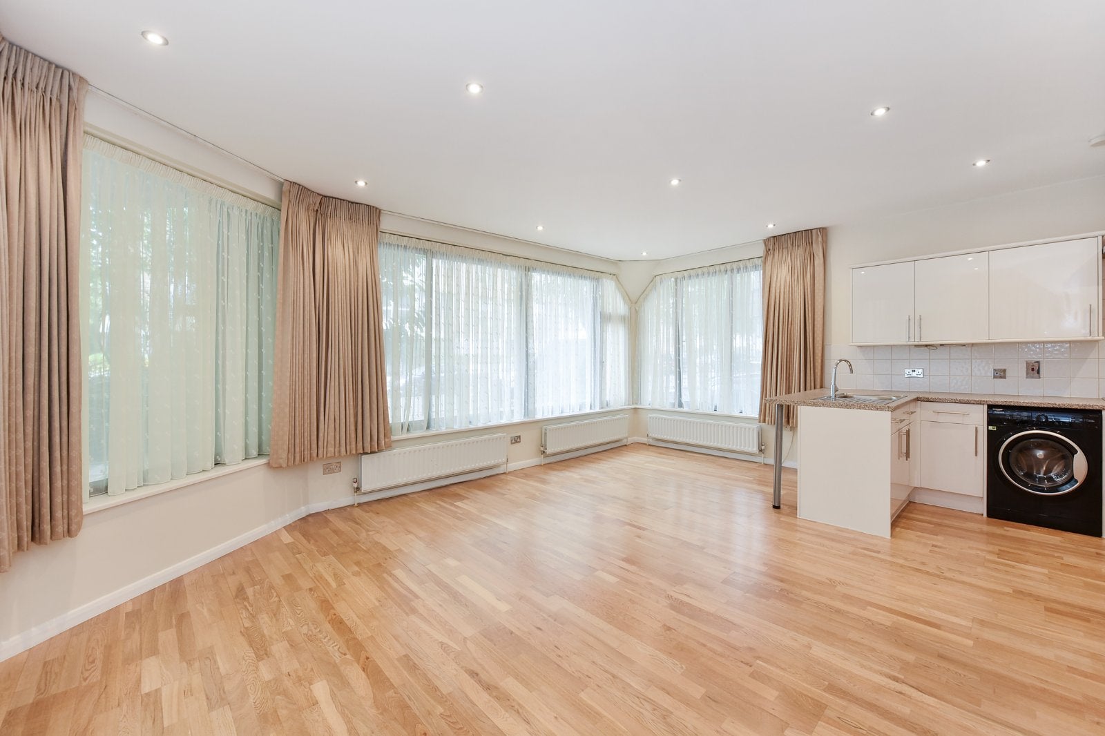 Flat Queen's Terrace in City of Westminster