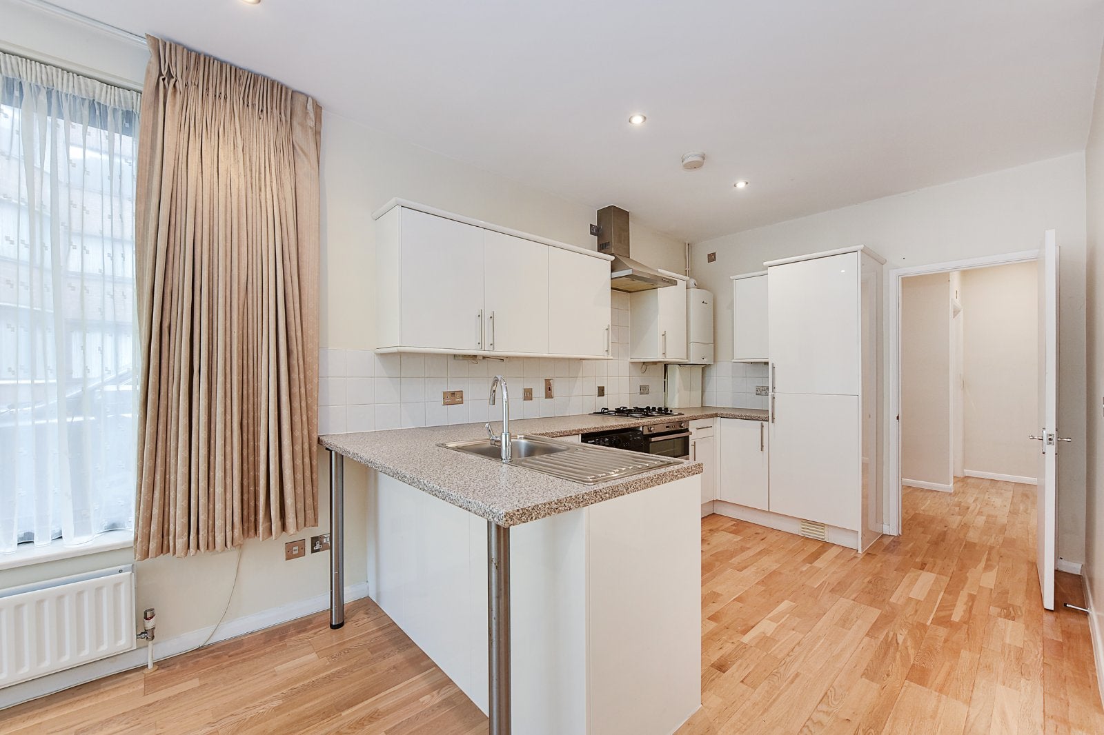 Flat Queen's Terrace in City of Westminster