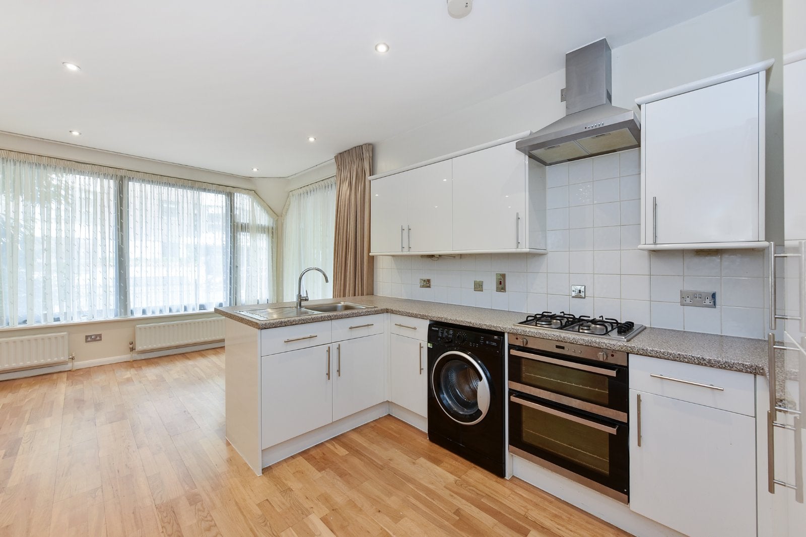 Flat Queen's Terrace in City of Westminster