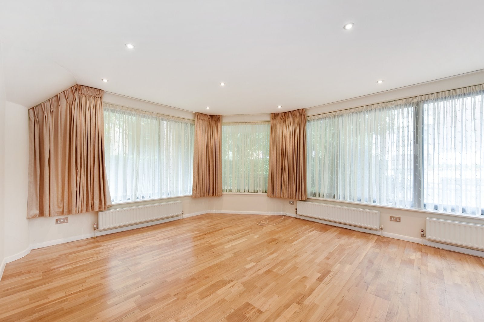 Flat Queen's Terrace in City of Westminster