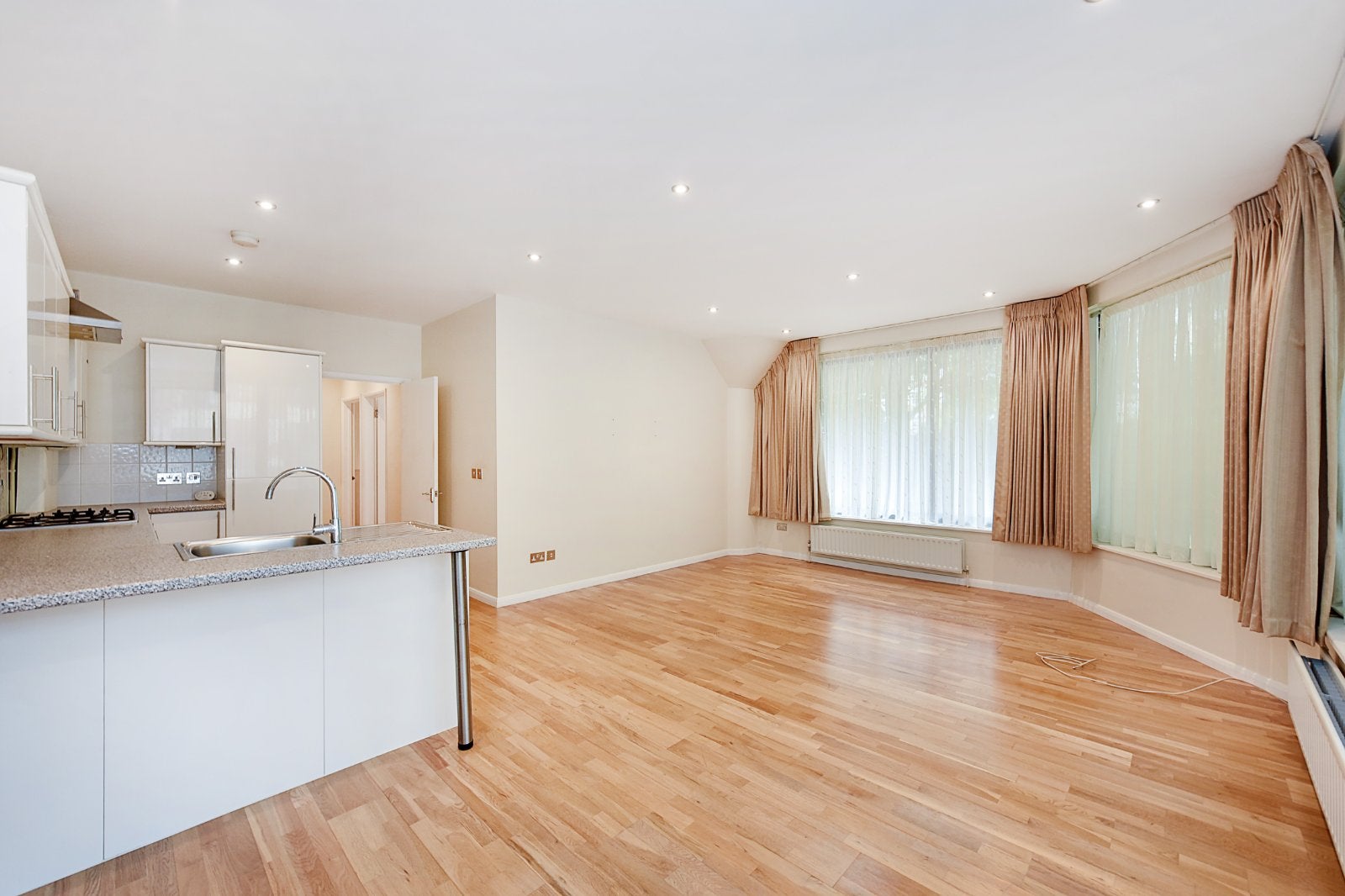 Flat Queen's Terrace in City of Westminster