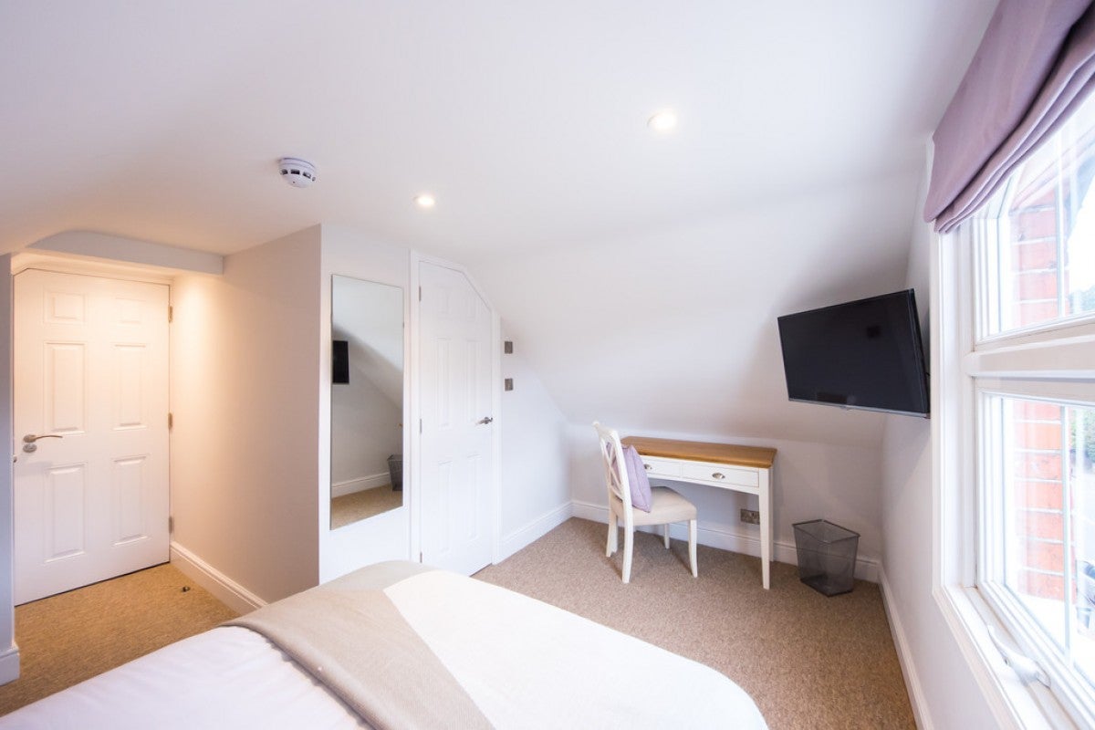 Room Hemdean Road in Reading
