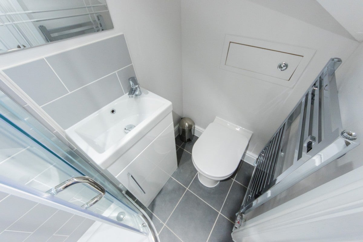 Room Hemdean Road in Reading