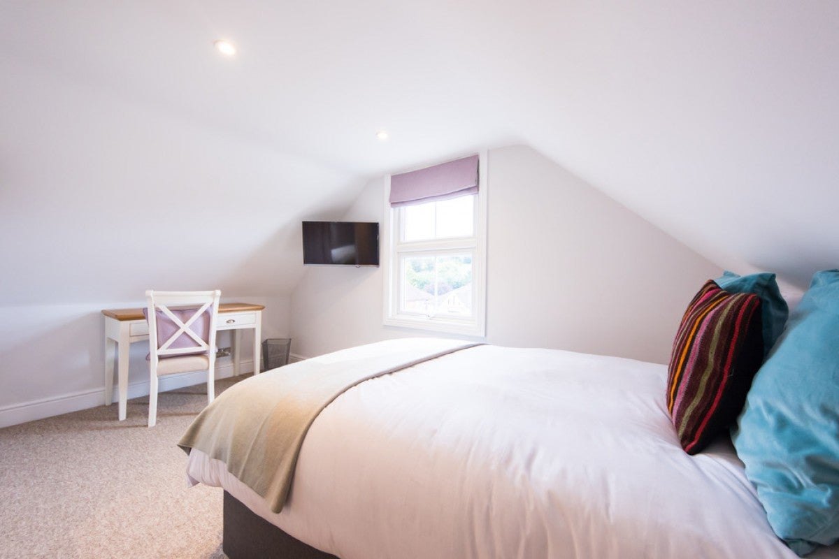 Room Hemdean Road in Reading