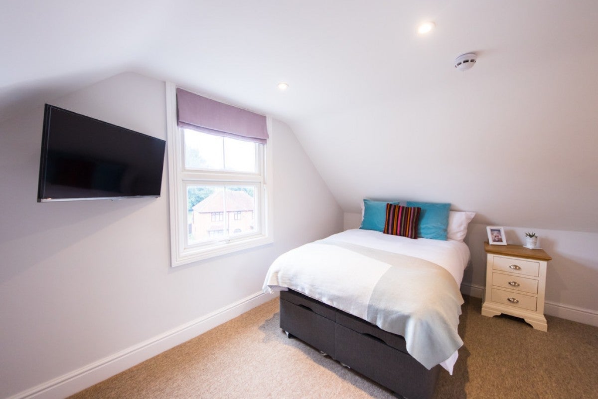 Room Hemdean Road in Reading