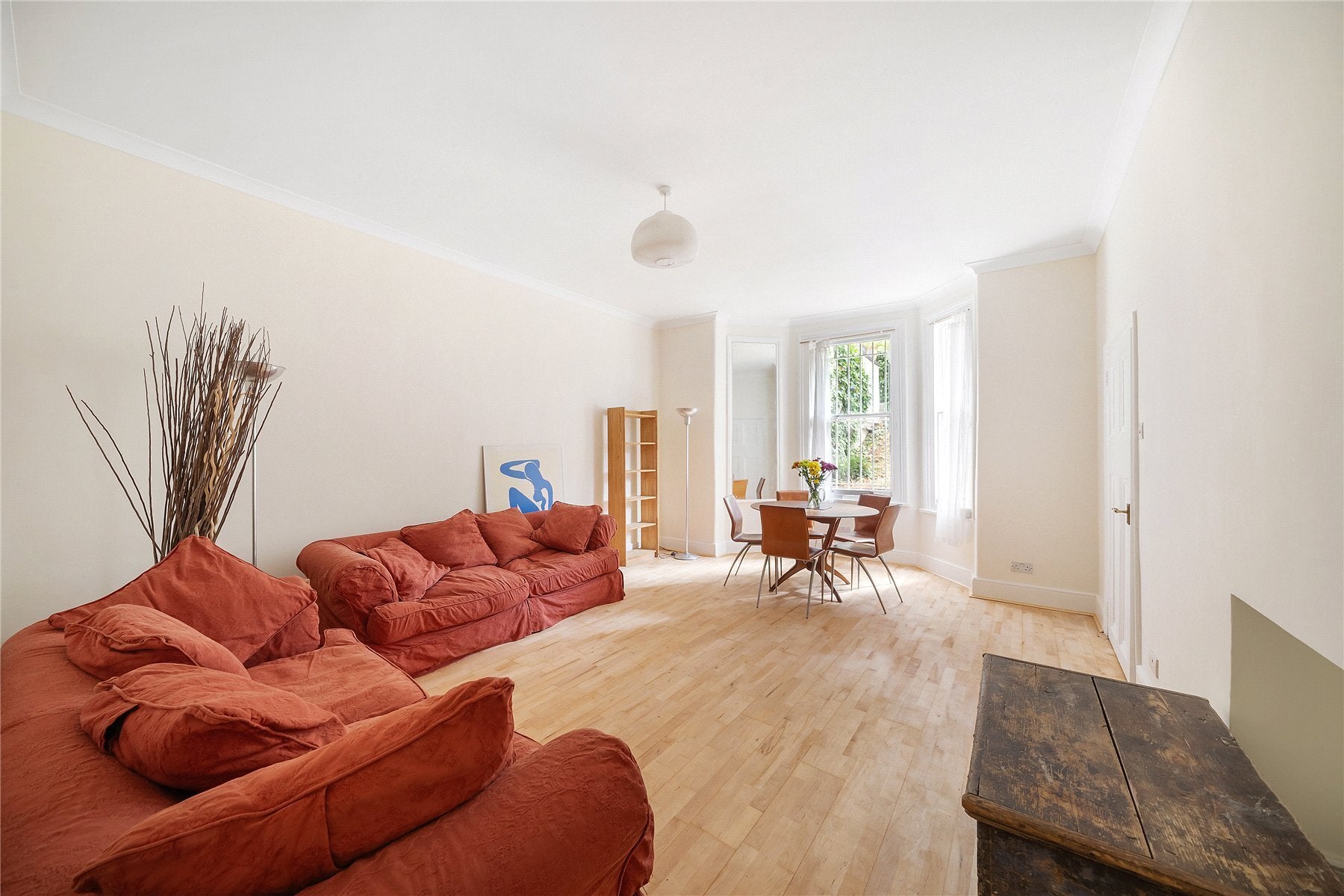 Flat Bassett Road in Greater London