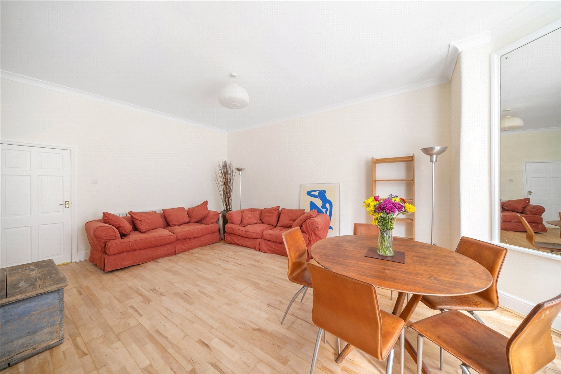 Flat Bassett Road in Greater London