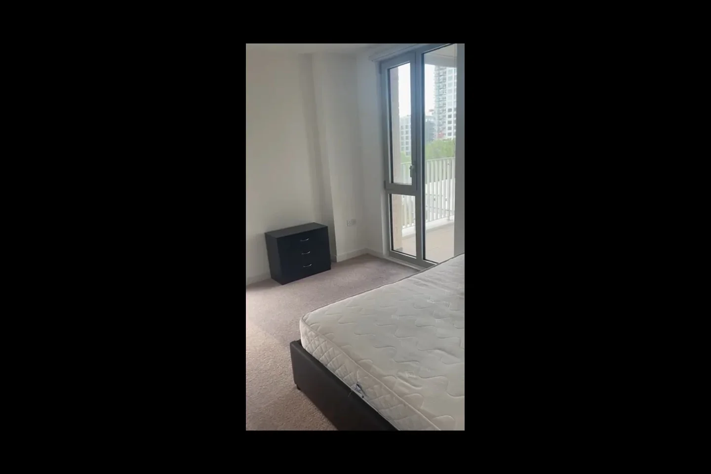 Room Knights Road in Greater London