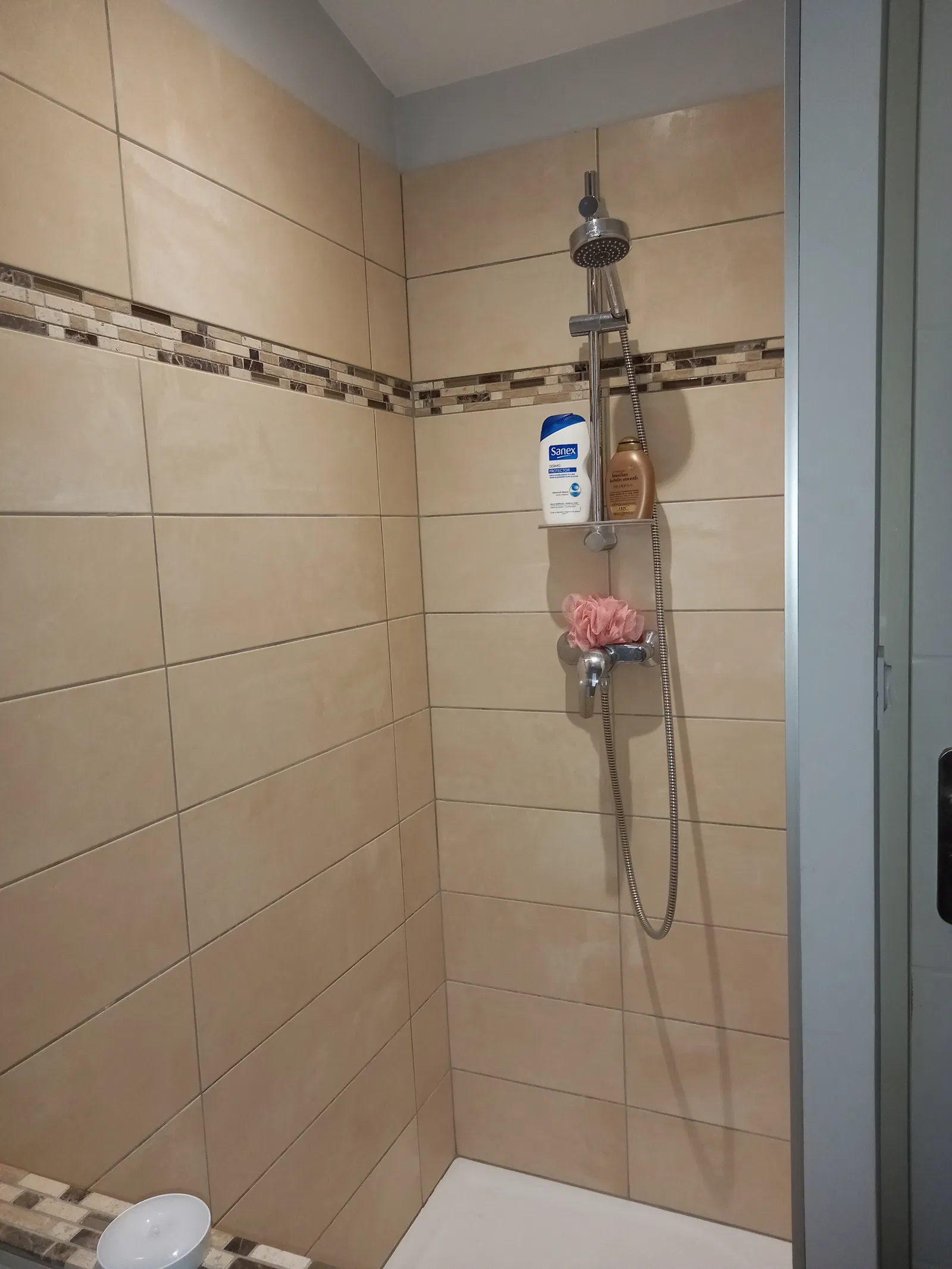 Room Rue du Vernay in Feyzin
