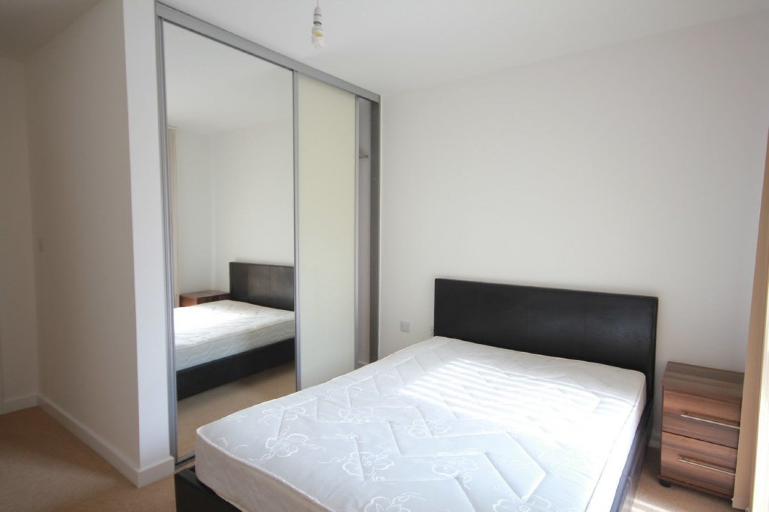 Flat Windrush Grove in Birmingham