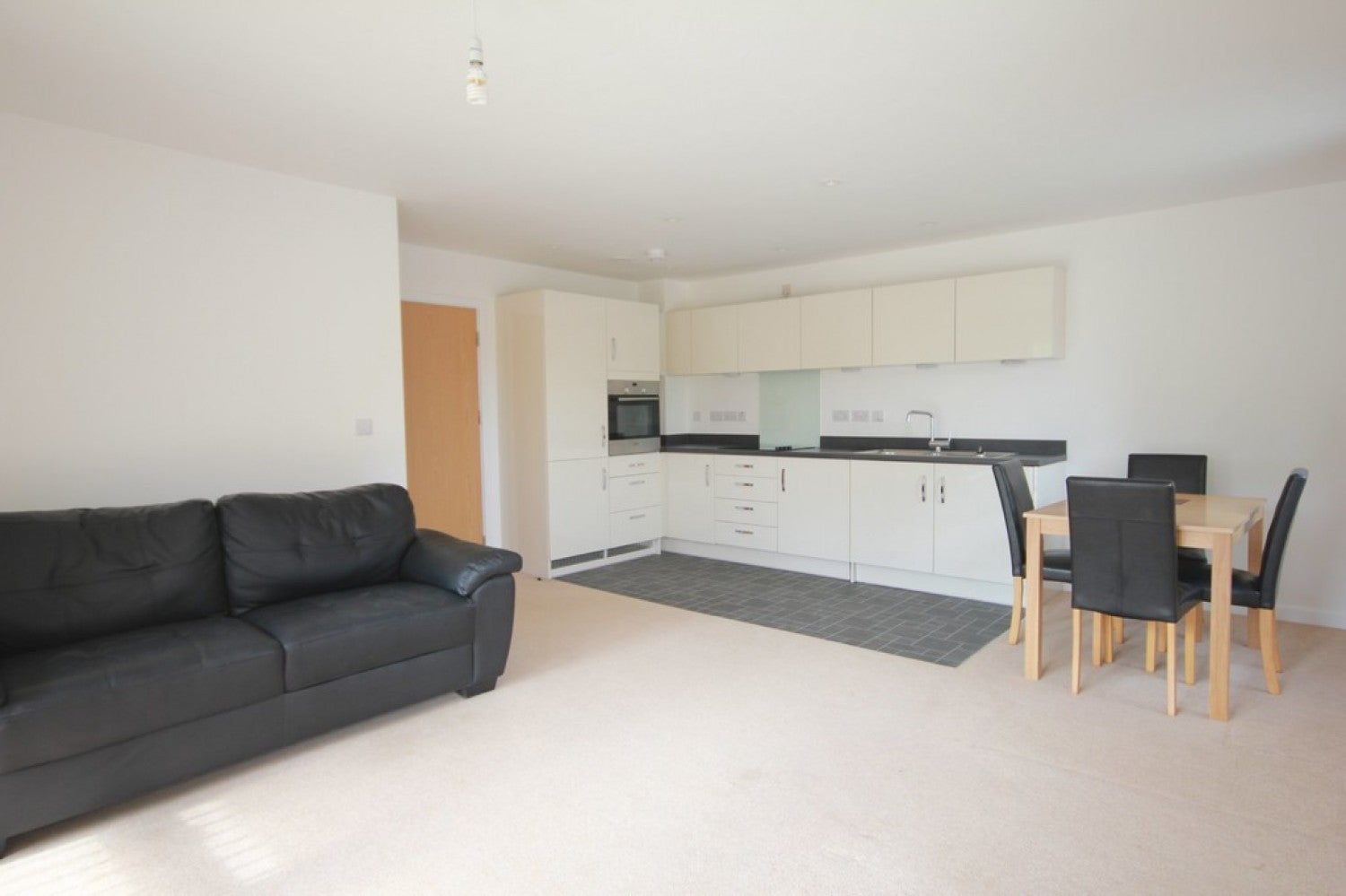 Flat Windrush Grove in Birmingham