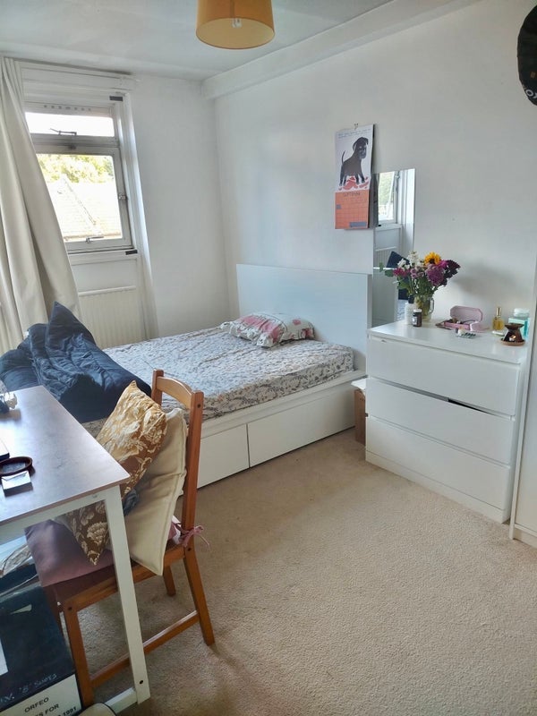 Flat Maskelyne Close in Greater London
