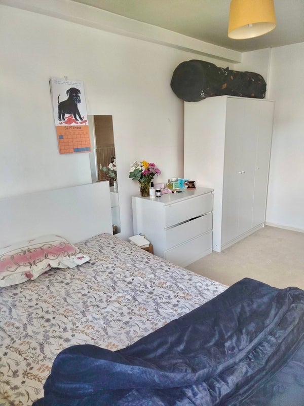 Flat Maskelyne Close in Greater London