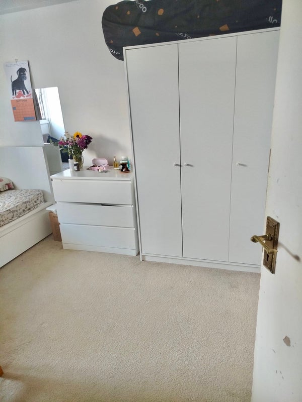 Flat Maskelyne Close in Greater London