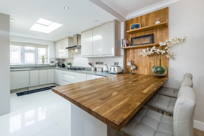 Room Shaftesbury Road in Greater London