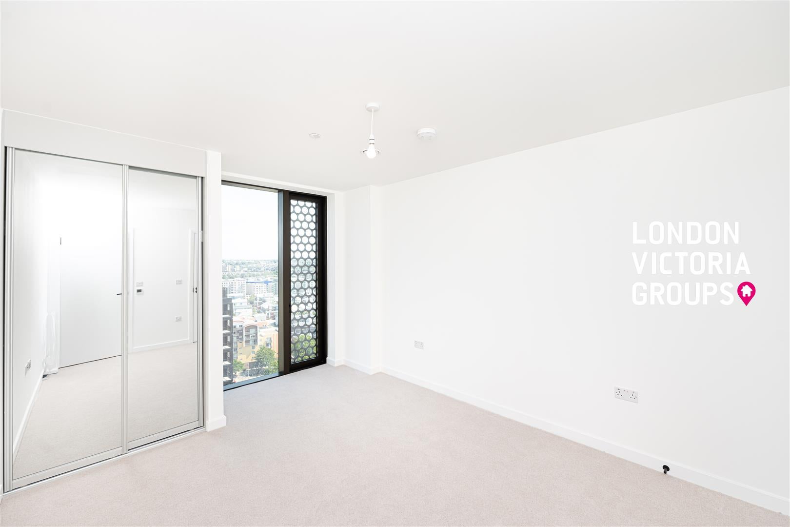 Flat West Parkside in Greater London