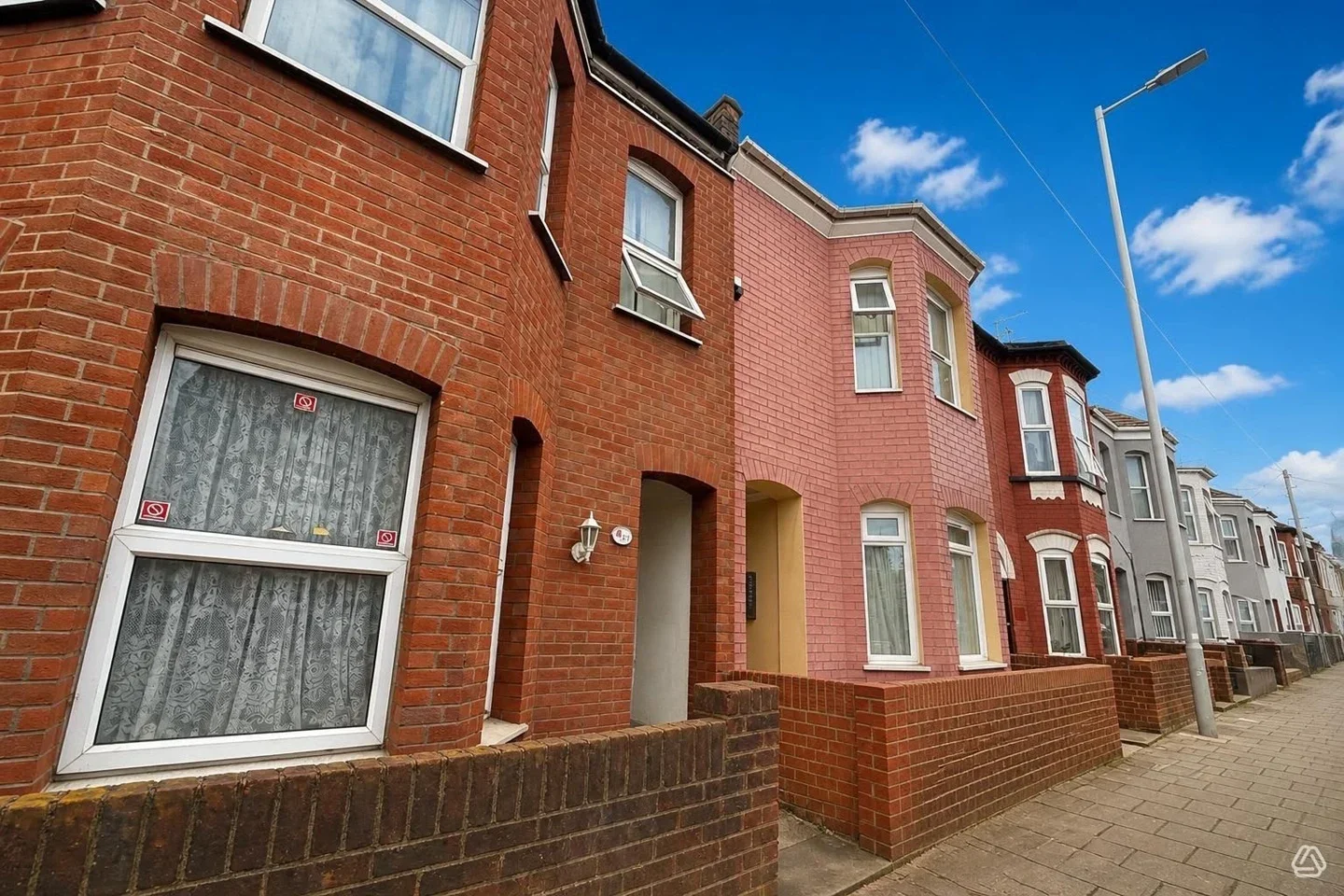 Flat Crawley Road in Luton