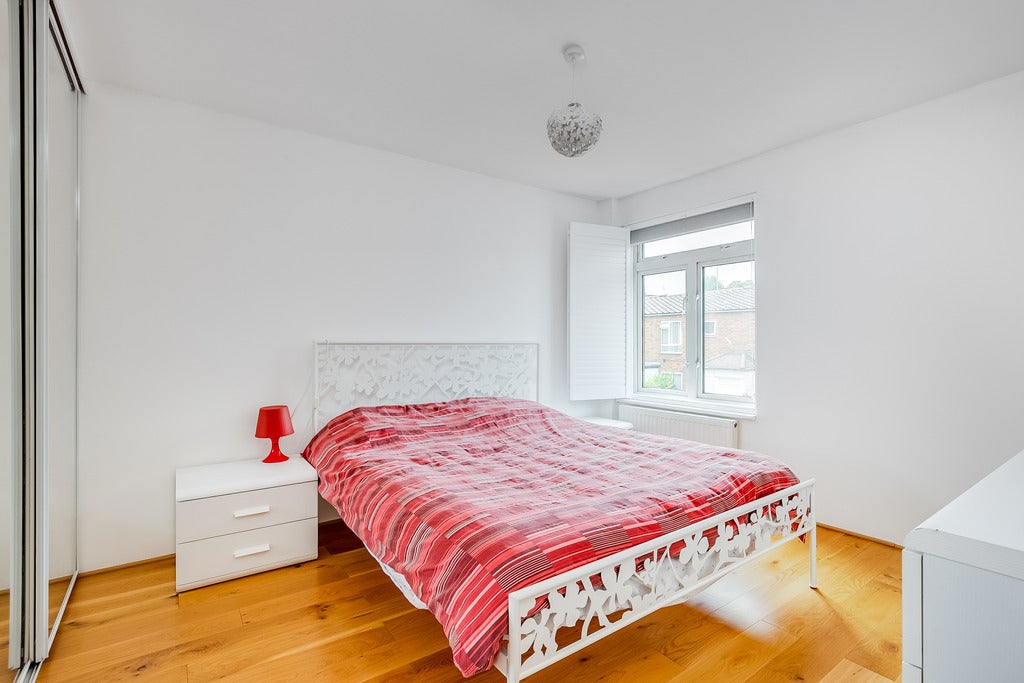 Flat Evesham Way in Greater London