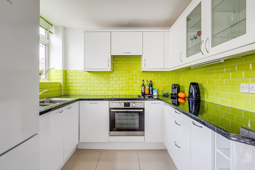 Flat Evesham Way in Greater London