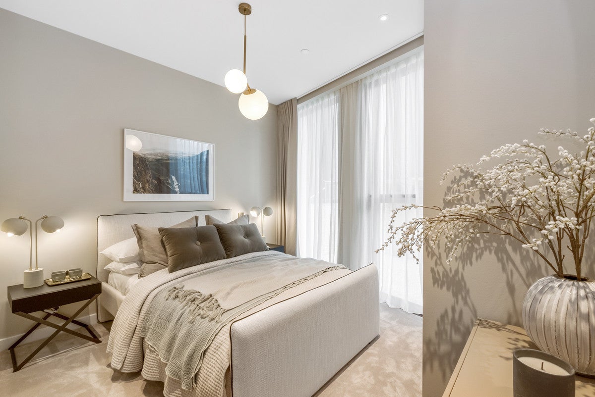 Flat Carnation Way in Greater London