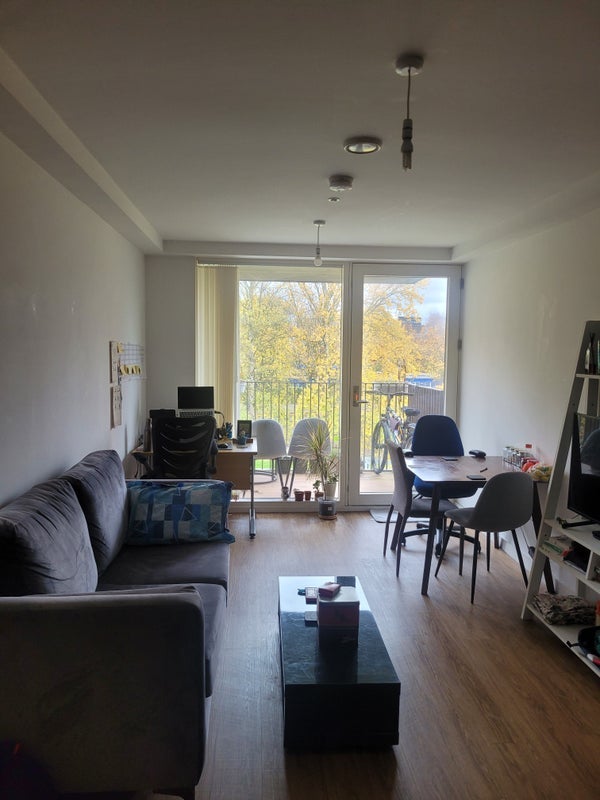 Room Leaf Street in Manchester